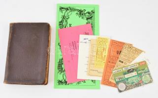 1939 Rendőrségi zsebkönyv (címlap nélkül) bőr kötésben + 9+ db utazási és belépőjegy