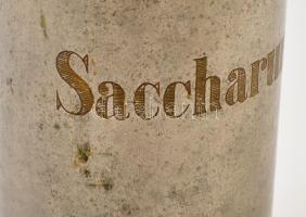 cca 1900 Saccharum - gyógyszertári fém cukortartó, kopott, m: 19,5 cm / pharmacy sugar bowl, metal, ...