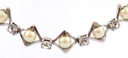 Tenyésztetett gyönggyel díszített fém nyaklánc, h: 36 cm