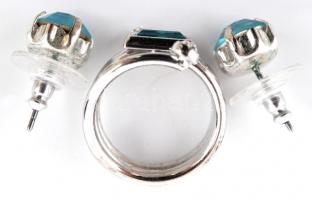 Kék szintetikus kővel díszített fém fülbevalópár és gyűrű, méret: 50