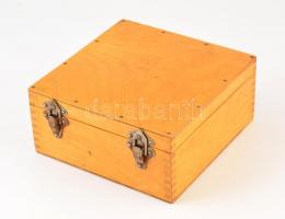 Gamma mikroszkóp, fa dobozban, alkatrészekkel