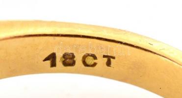 Arany és fehérarany (14 K) gyűrű, jelzett, természetes opállal (0,6 ct) és 10 db cca 0,10 ct brillel...