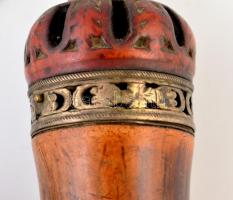 Régi tajtékpipa, díszes, fém szerelékes fejjel, kis kopásokkal, 10×10×3,5 cm