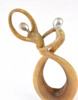 Jelzés nélkül: Táncoló pár. Festett műgyanta és fém,  m:32 cm