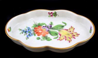 Herendi virágmintás porcelán kis tálka, kézzel festett, jelzett, kis kopásnyomokkal, 13,5×9 cm