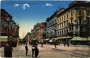 Budapest VII. Rákóczi út, villamosok, férfi létrával, Emke kávéház (kopott sarkak / worn corners)