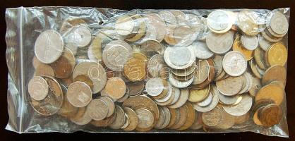 1kg vegyes fémpénz, egész világ, régi és új