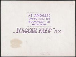 1930 Angelo (1894-1974): Magyar falu, hátoldalon pecséttel jelzett fotó, kartonon, szélein kis kopás...