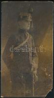 cca 1900 Katonatiszt portréja, fotó Kossak budapesti műterméből, sarkán sérült, kissé viseltes, 20,5×11 cm