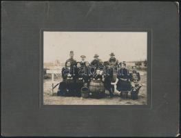 cca 1910 Érdekes szüreti társaság fotó 14x10 cm kartonon