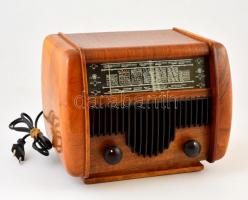1951 Orion 222 rádiókészülék. Igényesen restaurálva kívül-belül, napi használatra alkalmas állapotban. / Vintage radio, restored.