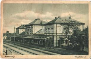 33 db főleg régi magyar és történelmi magyar városképes lap, közte pár modern; vegyes minőség / 33 m...