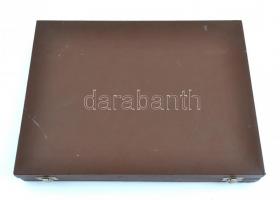 Porcelán nyelű evőeszköz készlet, dobozban, 24 db (6 db villa, 5 db kanál, 2 db kés, 6 db süteményes...