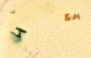 Virágmintás fajansz váza, kézzel festett, cirill betűs jelzéssel ("B. I."), szájánál reped...