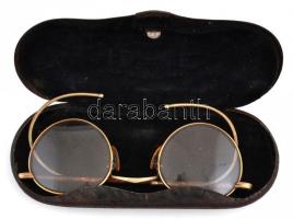 Régi jelzett fémkeretes szemüveg, rugós szárral, rozsdás tokban h:11 cm