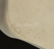 Herendi német juhász, fehér mázas, jelzett (mélynyomás), m: 17 cm, 29×17 cm