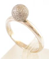 Ezüst(Ag) gyűrű, gömb díszítéssel, jelzett, méret: 59, nettó: 3,8 g