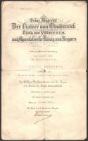 1918 Koronás Arany Érdemkereszt a Vitézségi Érem szalagján adományozó okirat hadnagy részére, hajtásnyommal,