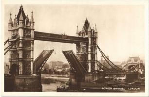 62 db régi külföldi városképes lap / 62 pre-1945 European and American town-view postcards