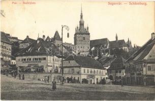 Segesvár, Schassburg, Sighisoara; Piac, Kerületi Munkásbiztosító Pénztár, Fazekas műhelye, H. Girscht üzlete / Marktplatz / market square, shops, insurance bank