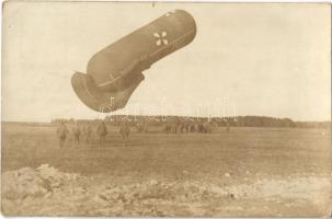 ~1916 Tüzérségi megfigyelő ballon katonákkal / WWI K.u.K. (Austro-Hungarian) military observation balloon, soldiers. photo