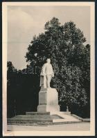 cca 1942 Budapest, Gömbös Gyula szobra a Döbrentei téren, fotó, 9,5×6,5 cm
