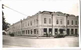 1942 Óbecse, Stari Becej; Imperial szálloda, automobil, kerékpár / hotel, automobile, bicycle