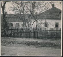 cca 1940 Pomáz, Mandics-kúria, fotó, hátulján feliratozva, 12,5×14 cm