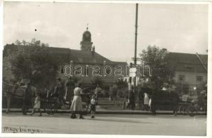 1941 Nagybánya, Baia Mare; utcakép, útjelző tábla Girodtótfalu és Máramarossziget felé / street view, signpost in the direction of Tautii de Sus and Sighetu Marmatiei. photo (EK)