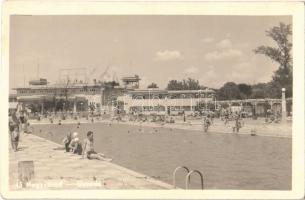 Nagyvárad, Oradea; strand, uszoda, fürdőzők / swimming pool, bathing people, bathers