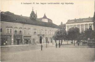 Budapest V. A Kegyes-tanítórendi piarista gimnázium kápolnája - 3 db régi képeslap / 3 pre-1945 postcards