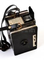 Coronet Twelve-20 angol box fényképezőgép, kissé kopottas állapotban / British box camera, in slight...