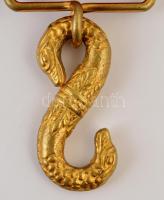 XX. sz. eleje: Szabadkőműves kötény. Selyem, Kígyómintás fém csattal / Freemason apron. Silk  40x34 ...