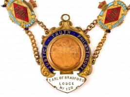 XX. sz. eleje: Earl of Bradford Lodge szabadkőműves lánc. Zománc, aranyozott fém. Egy medál hiányos....