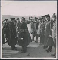 1938 Seregszemle a budakeszi repülőtéren. Horthy Miklós, vezérkari tisztek és főcserkészek társaságában 12x12 cm