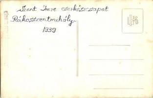 1939 Budapest XVI. Rákosszentmihály, Szent Imre cserkészcsapat csoportképe a gyógyszertár előtt. Kár...