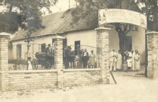 1926 Balatonfüred, Niederecker Ferenc vendéglője a Fogashoz. csoportkép. Vidovits fotó-specialista, photo