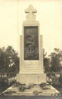 1932 Szeged, Görögkeleti hősi temetőben leleplezett hősi emlékmű. Készítette: Tápai János szegedi szobrászművész. Ruttkai és Vitkay photo