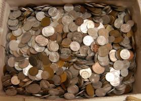 10kg vegyes világpénz, régi és új, benne régi osztrák és Weimari Köztársaság