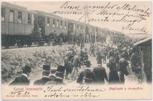 Kassa, Kosice; Lóversenytérre való megérkezés vonattal, vasútállomás. Nyulászi Béla kiadása / people arriving at the railway station and heading to the racecourse, train