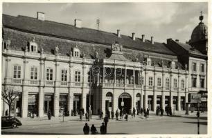 Kolozsvár, Cluj; Bánffy palota, Mátyás Király mozgóképszínház (mozi), cukorka üzlet, automobil / palace, cinema, shops, automobile