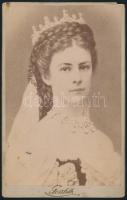 cca 1867 Erzsébet királyné (Sisi) koronázási portréja, keményhátú fotó Goszleth műterméből, sérüléssel, 21×13 cm / Empress Elisabeth of Austria, vintage photo with fault