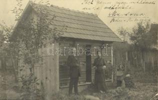 1915 Martonos, Tóth János méhészete, tulaj és családja a kaptárok előtt / beekeeping, apiculture, owner and his family in front of the beehives. photo (EK)