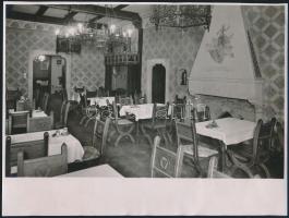 Magyarországi, budapesti sörözők, 21 db fotó, 12×17 és 17×24 cm közötti méretekben