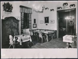 Magyarországi, budapesti sörözők, 21 db fotó, 12×17 és 17×24 cm közötti méretekben