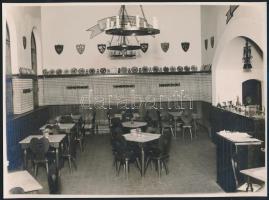 Magyarországi, budapesti sörözők, 21 db fotó, 12×17 és 17×24 cm közötti méretekben