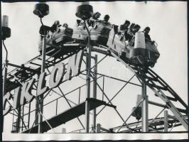 cca 1970-1980 Budapest, Vidámpark, 17 db fotó, 18×22 cm