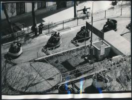 cca 1970-1980 Budapest, Vidámpark, 17 db fotó, 18×22 cm