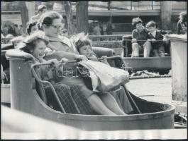 cca 1970-1980 Budapest, Vidámpark, 17 db fotó, 18×22 cm