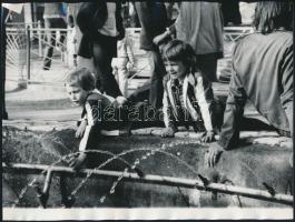 cca 1970-1980 Budapest, Vidámpark, 17 db fotó, 18×22 cm